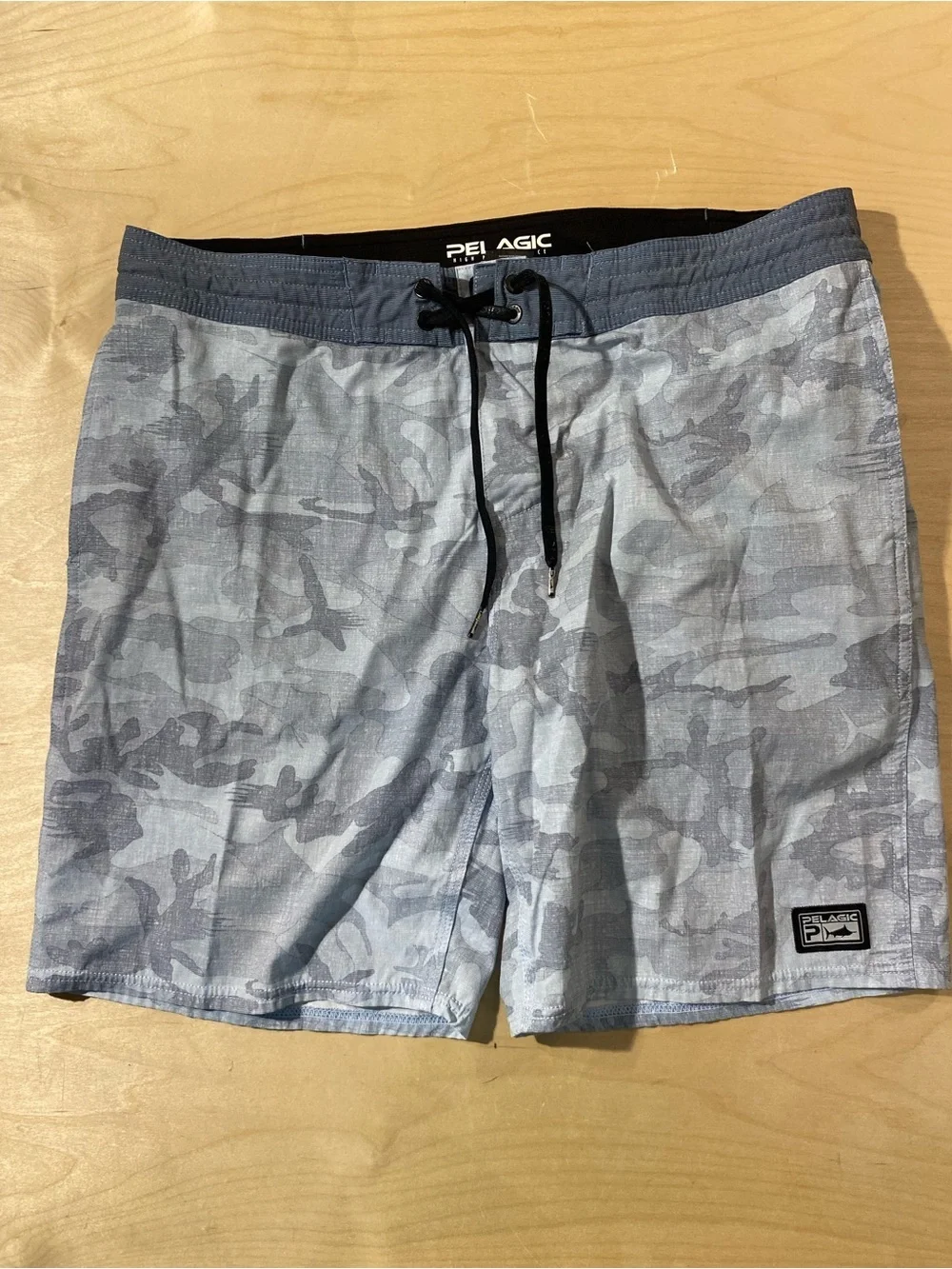 Pelagic Men’s Gray Camo Swim Trunks 36 (RS)